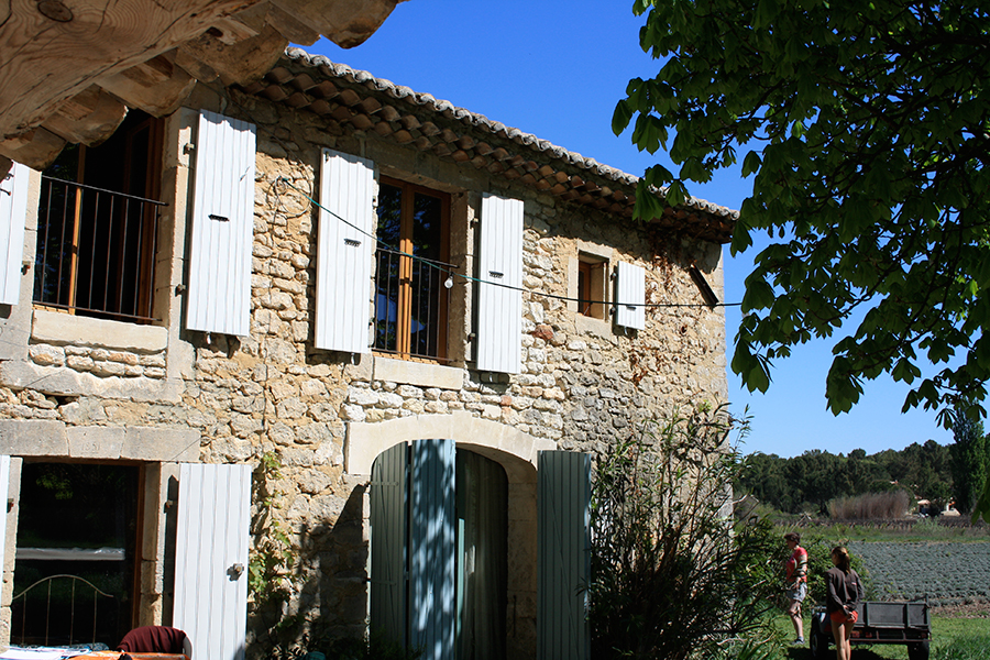 Façade du mas La Crozette en Drôme Provençale